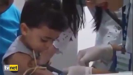 Oğlu İğne Olurken Ağlayan Baba