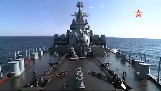 Крейсер «Москва» навел ракеты на сирийско-турецкую границу: кадры с борта корабля