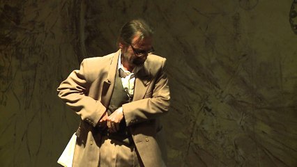 KOMUNIZMI NE NJE KOMEDI TRAGJIKE TE ARMAND BORES