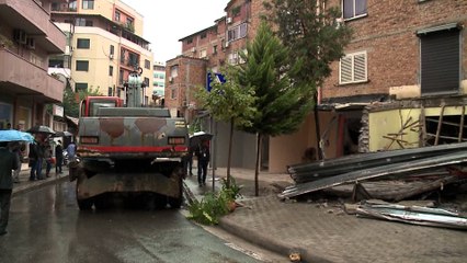 INUK VIJON AKSIONIN NE TIRANE