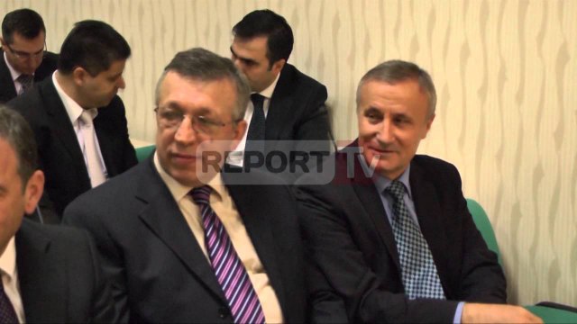 Report TV - Fier, Prokurori në pranga! 300 mijë lekë për lirinë e të dënuarit