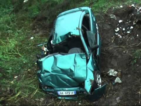 AKSIDENT TRAGJIK ME 2 TE VDEKUR E 3 TE PLAGOSUR NE NJE RRUGE DYTESORE NE KORÇE LAJM
