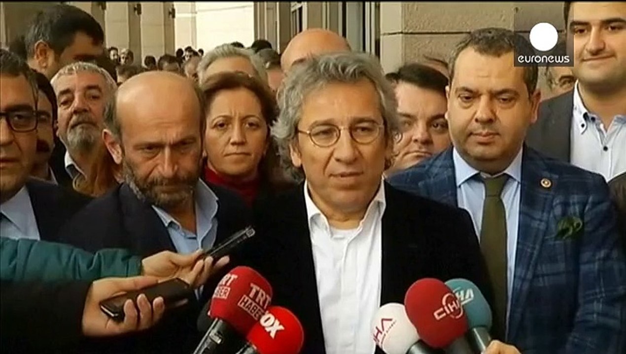 Турецьких журналістів обвинуватили в тероризмі за статтю про поставки зброї в Сирію