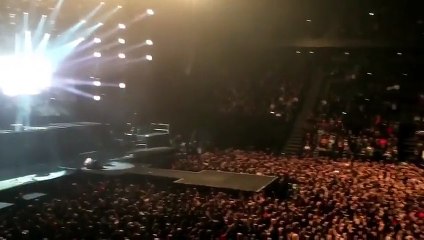 Concert Bercy : les Scorpions rendent hommage aux victimes en débutant leur show par la Marseillaise