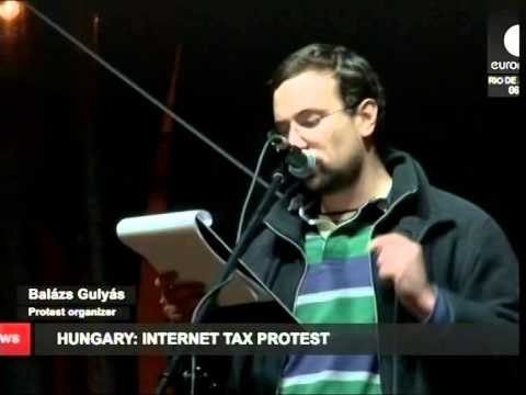 PROTESTE NE BUDAPEST TE HUNGARISE KUNDER RRITJES SE ÇMIMIT TE INTERNETIT LAJM