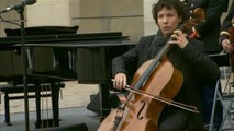 Hommage national : la Sarabande de la suite n°2 de Jean-Sébastien Bach jouée au violoncelle