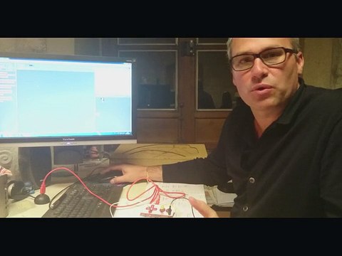 Comment jouer un son lorsque le déficient visuel touche l'objet et arrêter le son lorsqu'il le relâche ?