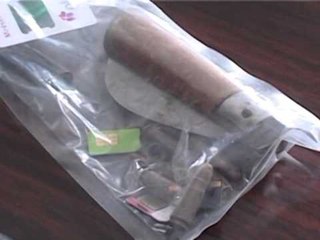 KAPET I DYSHUARI PER VJEDHJE NE LUSHNJE,POLICIA GJEN ARMET DHE MASKAT E AUTORIT LAJM