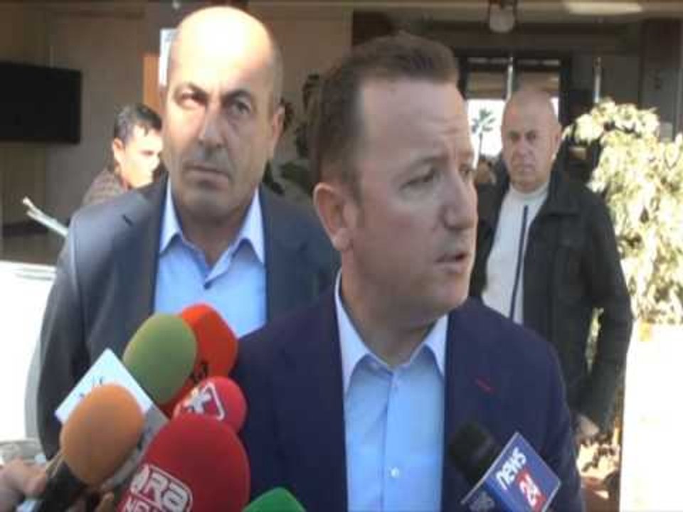 DEMOKRATET SULMOJNE NGA DURRESI AKSIONET E INUK PER PRISHJEN E NDERTIMEVE PA LEJE LAJM