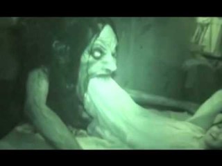 SHPJEGIMI I HALLOWEEN,NE SHBA OBAMA E FESTON DUKE PRITUR FEMIJET NE SHTEPINE E BARDHE LAJM