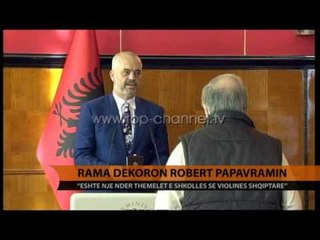 Rama dekoron Robert Papavramin - Top Channel Albania - News - Lajme