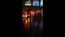 Pendant ce temps, sur l'autoroute A15 un gars se balade à poil