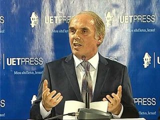 PUBLICISTI PREÇ ZOGAJ VJEN PER LEXUESIN ME LIBRIN “FILLIMET” PER HAPAT E PARE TE DEMOKRACISE LAJM