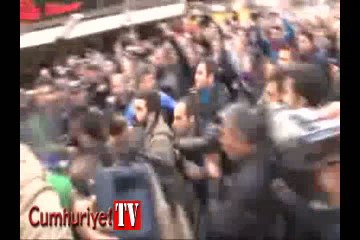 'Can Dündar ve Erdem Gül' eylemine polisten sert müdahale