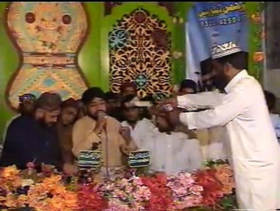 Nice Naat Aqa meriyan akhiyan madine wich mehfil Noshahi Qadri Sound wale lahore 2015 By Muhammad Usman Qadri