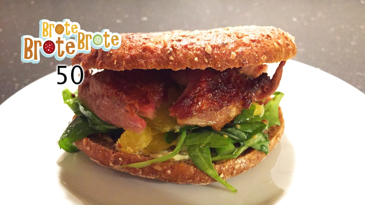 Folge 050 - toastbrötchen mit ente auf orangen-salat