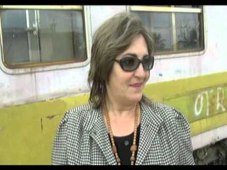 LINJA E TRENIT NE VLORE DREJT MBYLLJES, LOKOMOTIVA LEVIZ VETEM ME DY VAGONE LAJM