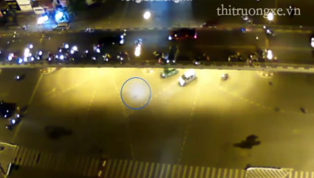 Video đâm người hàng loạt tại Cầu vượt Thái Hà