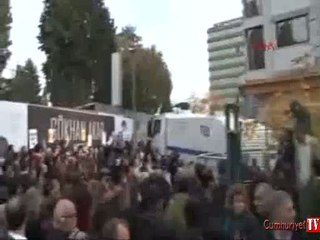 Kalabalığın tepkisi TOMA'yı uzaklaştırdı