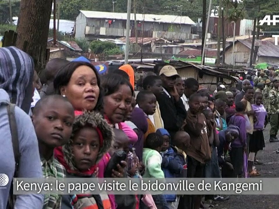 Le pape dénonce "l'injustice atroce" des bidonvilles africains avant de gagner l'Ouganda (2)