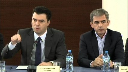 OPOZITA PROTESTE KUNDER RRITJES SE TAKSAVE