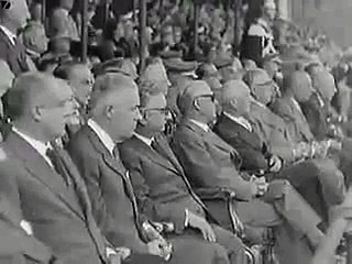 really amazing police discipline showed by police - JeeAli