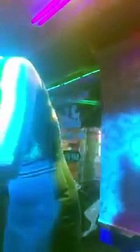 DJ Thư Babie Tự Sướng bên bàn mix - khoe vếu cực căng