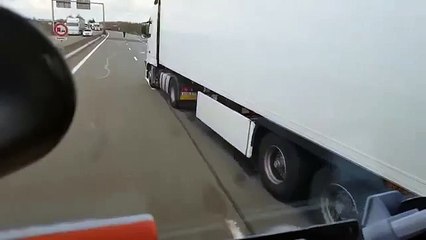 Routier en colère vs migrants à Calais