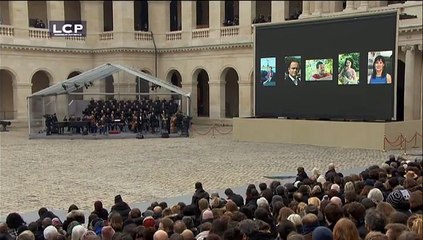 "Quand on a que l'amour" interprété par Nolwenn Leroy, Camelia Jordana et Yael Naïm