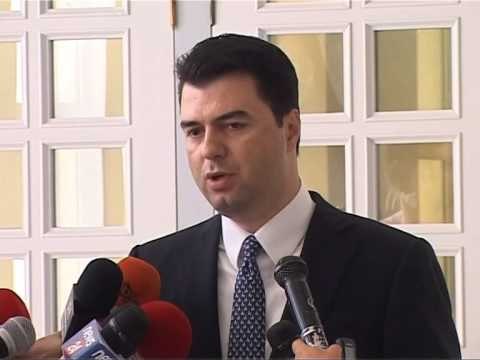 RAMA DHE BASHA REPLIKA NE RRJETIN SOCIAL “FACEBOOK” PERPLASEN PER PROTESTEN E PD LAJM