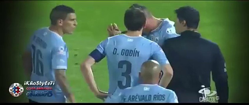 Jara le mete un dedo en el culo a Edison Cavani y provoca expulsión • Copa America 2015