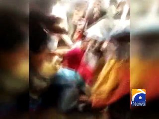 Women brawl in lahore over discount on clothes