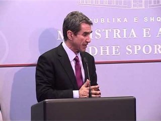 MINISTRJA E ARSIMIT NIKOLLA MARREVESHJE ME HOMOLOGUN GREK PER RISHIKIMIN E TEKSTEVE LAJM