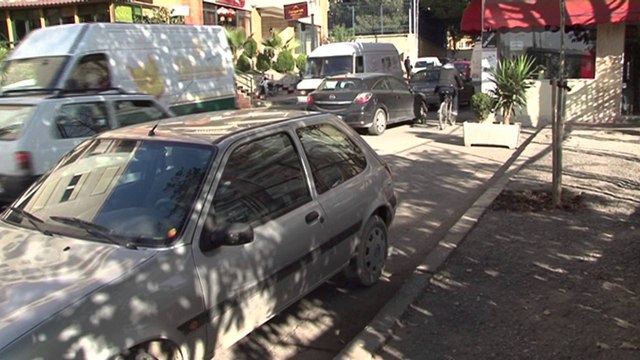 JA SI ZAPTOHEN HAPESIRAT PUBLIKE NE RRUGET E TIRANES