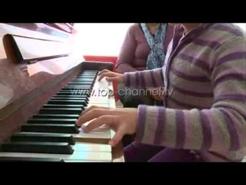 Talentet e reja muzikore të shkollës “Dëshmorët e Lirisë” - Top Channel Albania - News - Lajme
