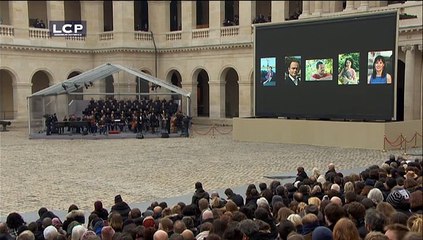 Nous aurons dans nos mains , Amis le monde entier