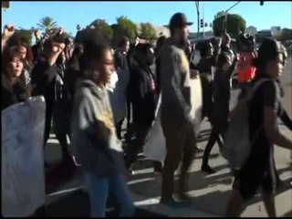 VIJOJNE TRAZIRAT NE SHBA PROTESTUESIT HYJNE NE BASHKINE E QYTETIT ST LOUIS LAJM