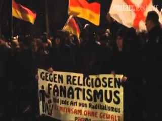 DHJETRA MIJERA VETE PROTESTOJNE NE DREZDEN TE GJERMANISE KUNDER ISLAMOFOBISE LAJM