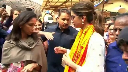 Deepika visits Siddhivinayak for Ranbir & Tamasha success