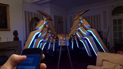 Ailes articulées du superbe cosplay de Aeather Wing Kayle dans League of Legends