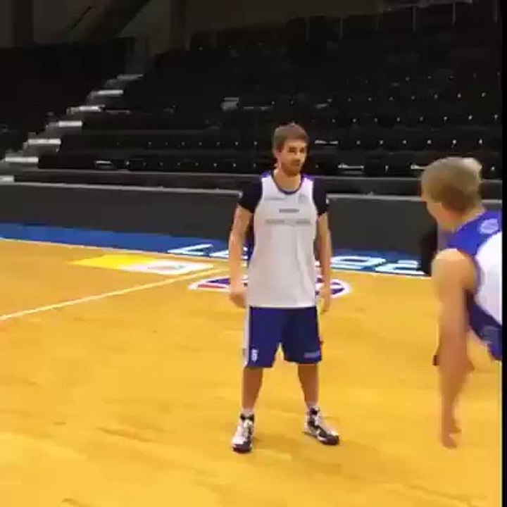 hahaha i cant stop watching this