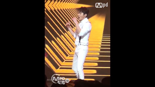 [MPD직캠] 전진 직캠 WOWWOWWOW JUNJIN Fancam @엠카운트다운_151001
