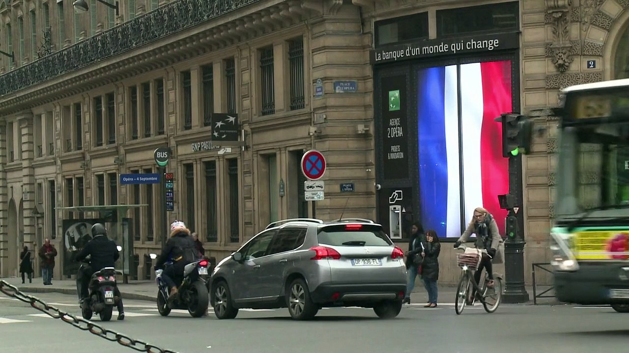 Bandeiras da França em dia de luto