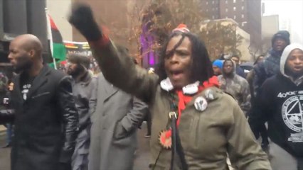 Chicago protesters take to streets on Black Friday