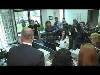 Shkurtohen procedurat doganore - Top Channel Albania - News - Lajme