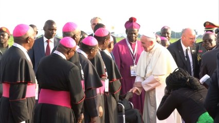 François en Ouganda: accueil très chaleureux pour le pape qui salue l'ouverture du pays aux migrants