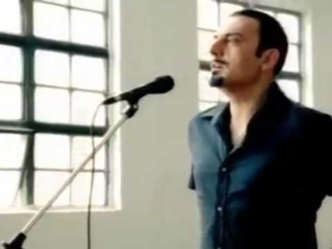 NDAHET NGA JETA PER SHKAK TE NJE INFARKTI NE ZEMER GJATE KONCERTIT KENGETARI MANGO LAJM