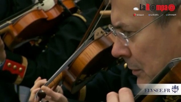 Parigi. Commemorazione vittime attentati: Va, Pensiero chiude la cerimonia