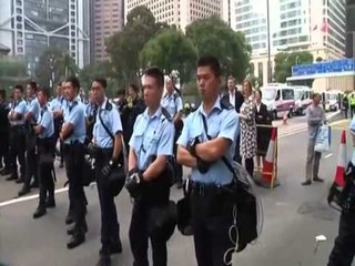 PASTROHEN BARRIKADAT E FUNDIT NE RRUGET E HONG KONGUT POR PROTESTA NUK KA MBARUAR LAJM