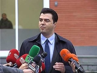 BASHA ME ALEATET PER BOJKOTIN,SHEHI  PARALAJMERON KTHIMIN NE PARLAMENT LAJM